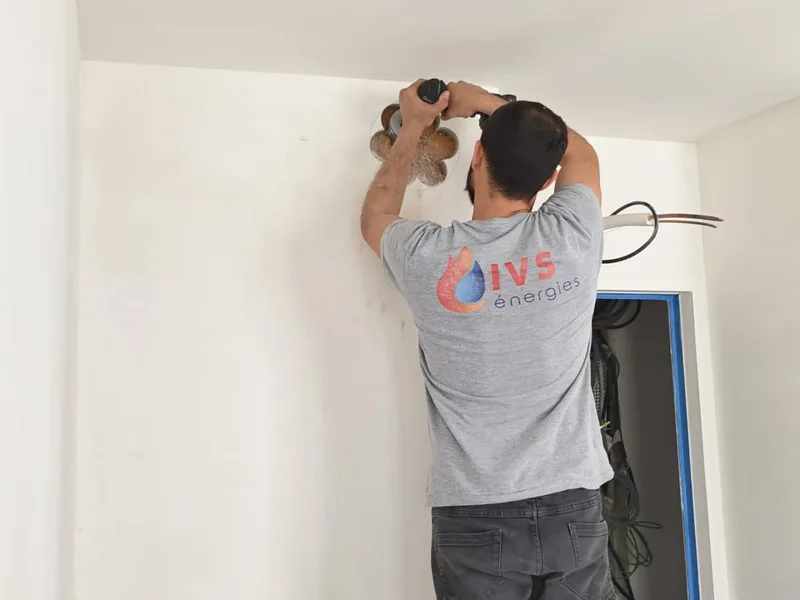 Technicien IVS Energies en intervention climatisation dans le 93